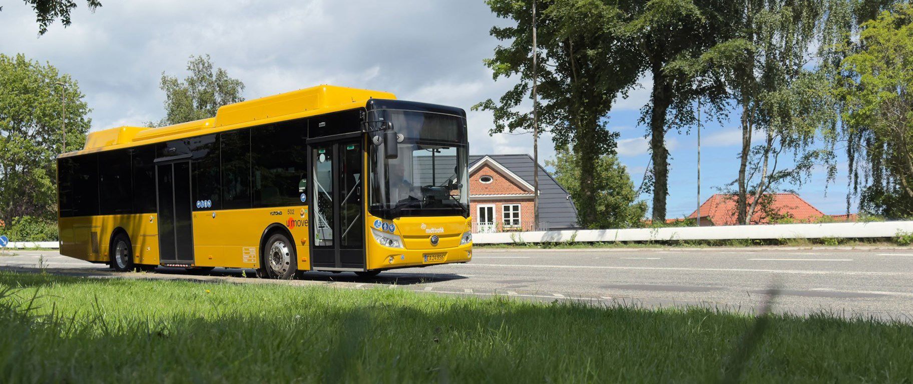 Gul bybus på vej